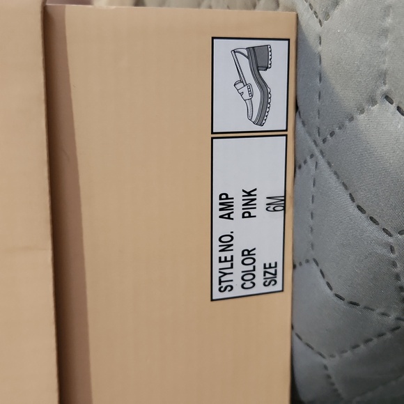 Soda Lug Platform Chunky Pink Loafers Size 6 And Size 7 NEW - Picture 12 of 14